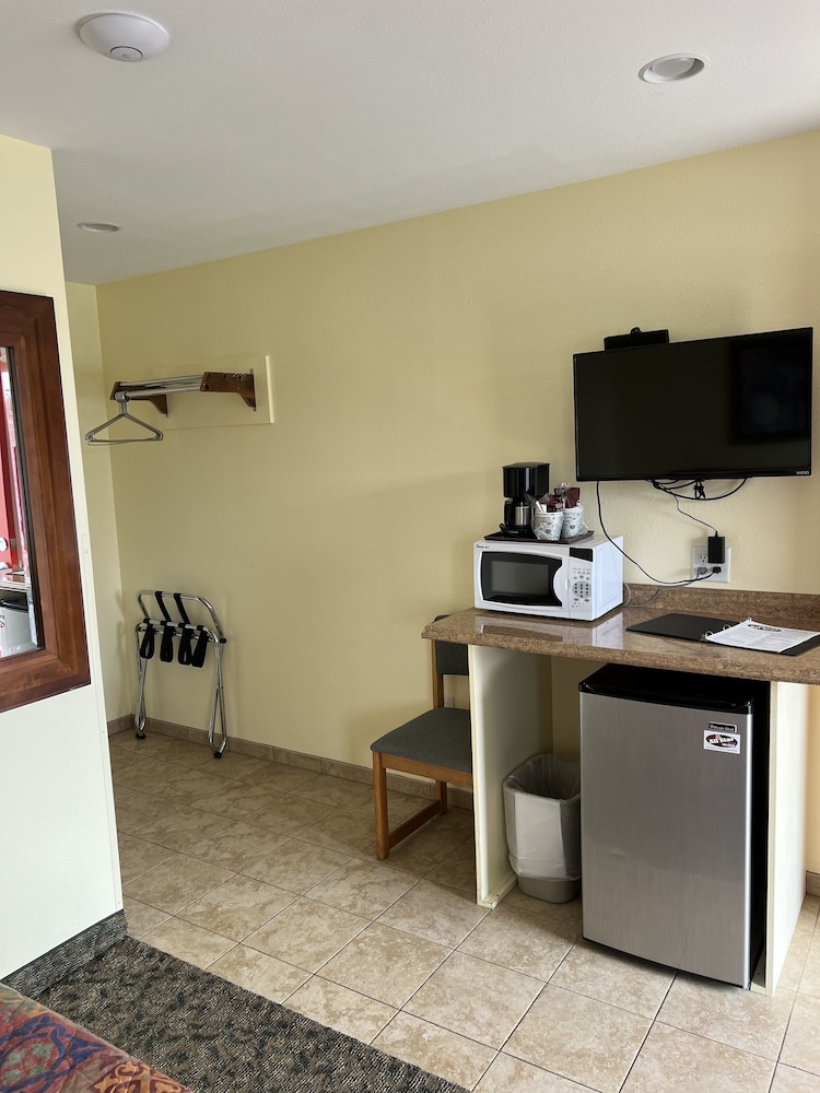 All Star Inn & Suites