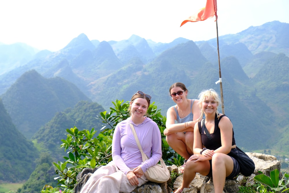 RAW Hostel - Tour & Motorbikes Rental