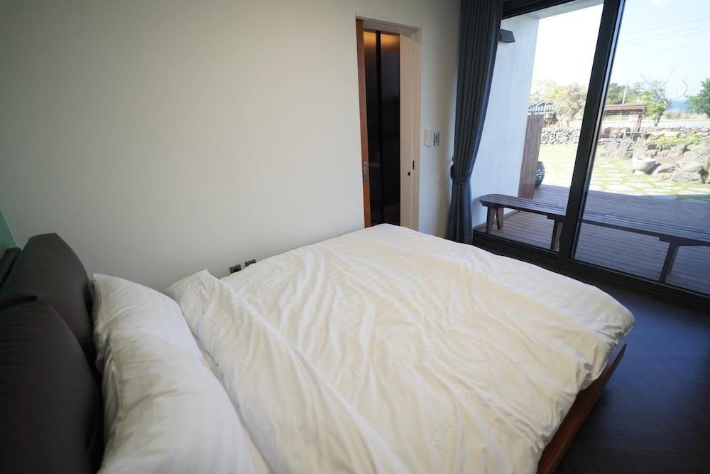 Jeju Blancde Aewol Pension view 4