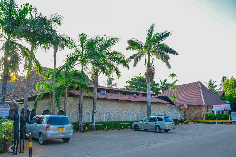 Best Western Jangwani Sea Breeze Hotel