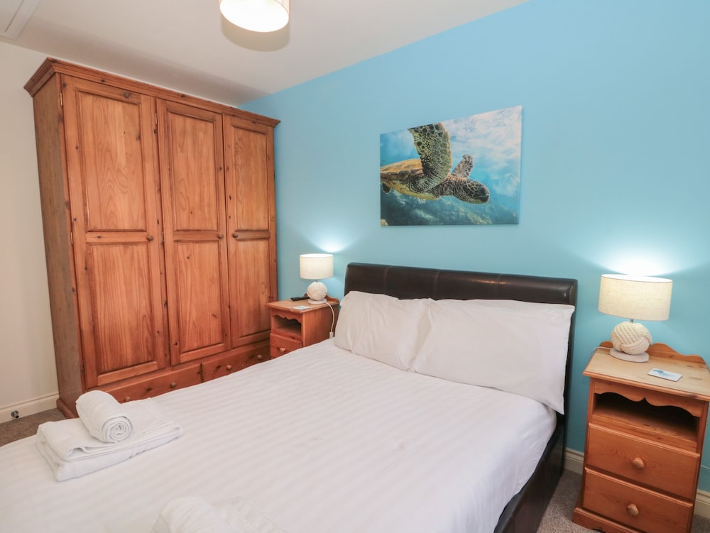 Coastal Retreat, The Bay