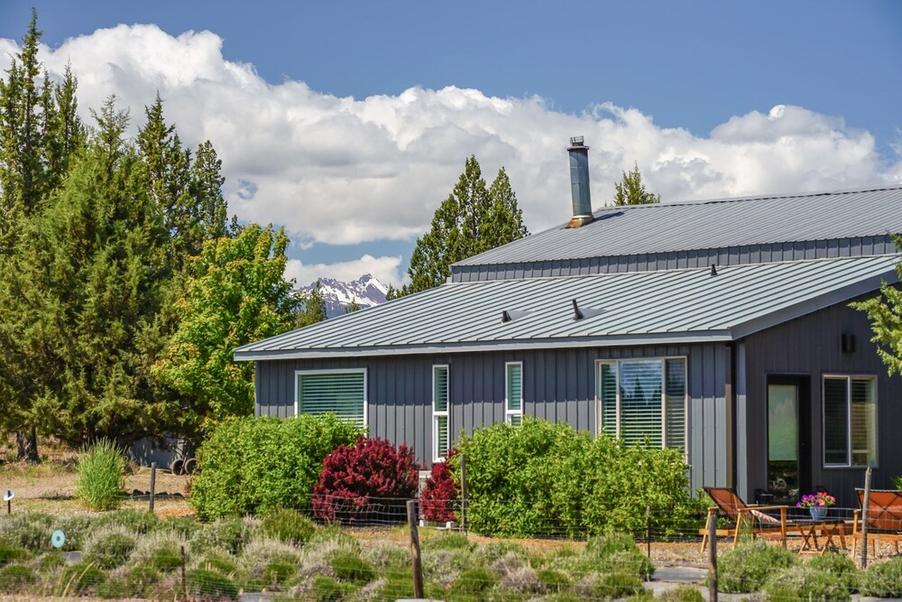 The Gem Estate by Avantstay Modern Farmhouse w/ Lavender Fields + Hot Tub view 5