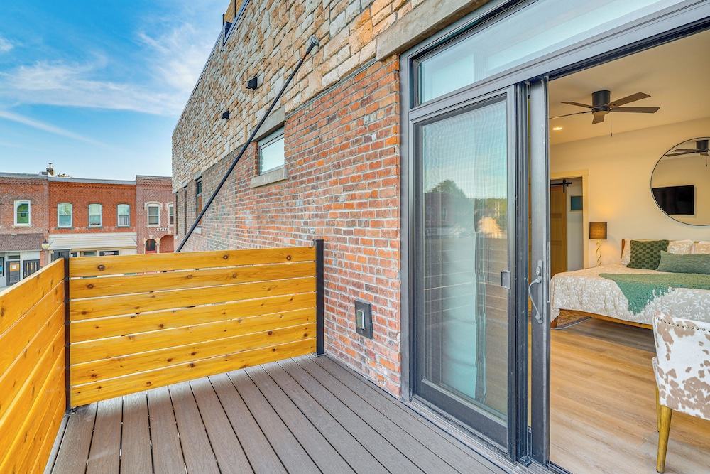Walk to Lake City Marina: Condo w/ Rooftop Deck!