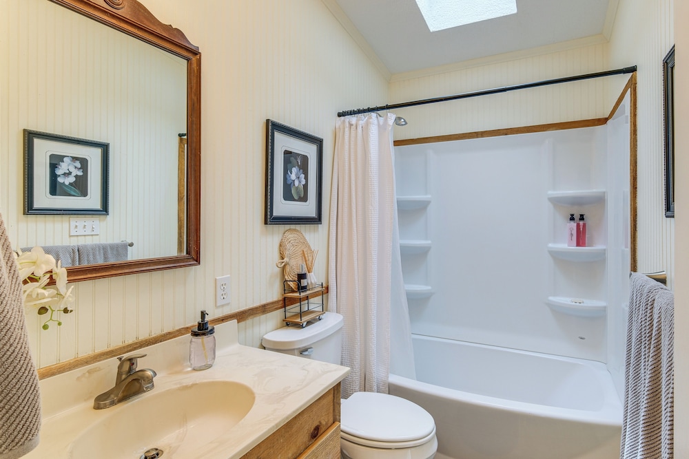 Walk to River: Loudonville Retreat w/ Hot Tub!