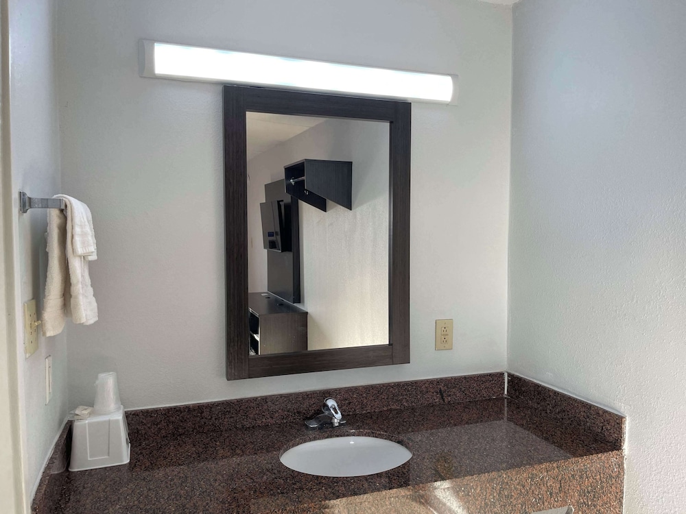 Motel 6 Stockbridge, GA – Hwy 138 W