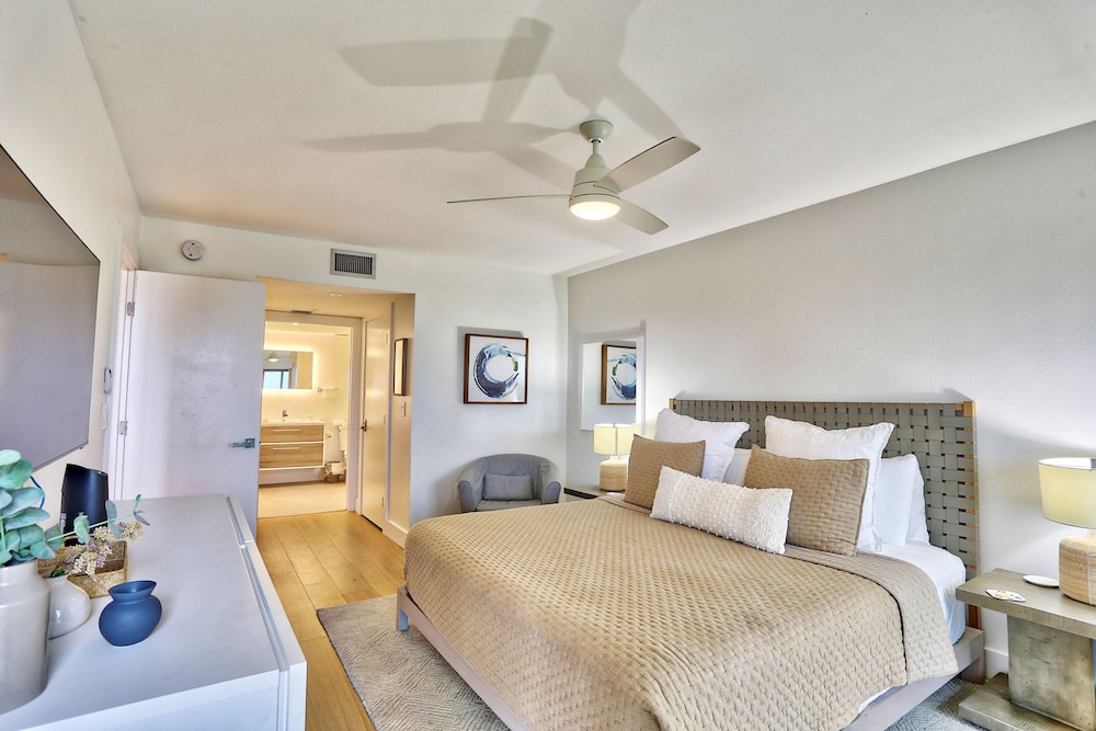 Land's End 11-203 Beach Front - Premier