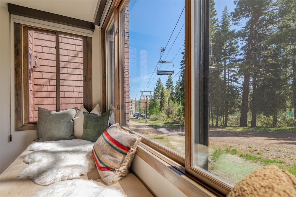 Lake Tahoe Vacations - VIP Ski-In Ski-Out Northstar Ski Trails by Sierra Getaways - Property Image 18