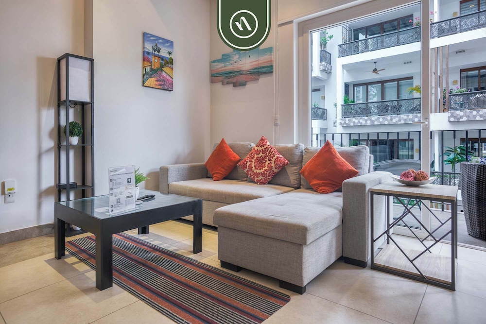 Amazing 1 BR Condo - Zona Romantica - Rooftop Pool