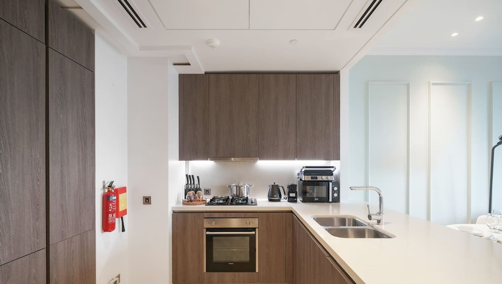 High Floor Lux 2BR nr Top Golf Dubai Marina JLT