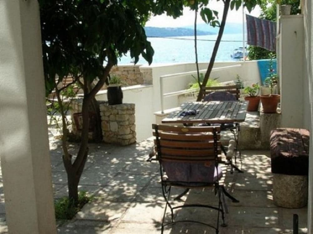 Doria - 20m From Beach - A3 Doric view 2