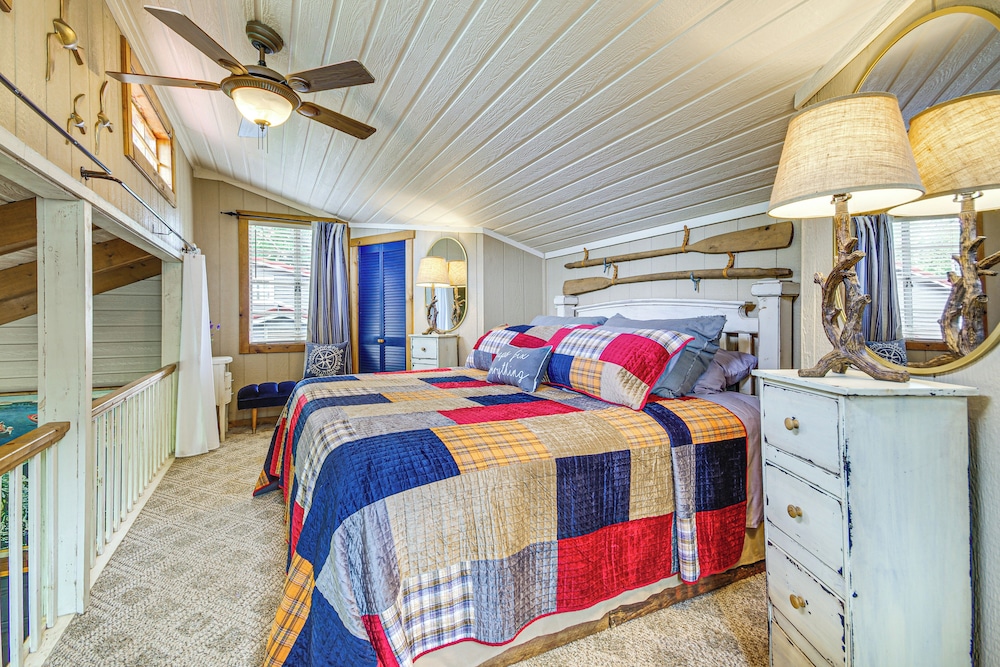 Hike, Swim & Fish: Lakefront Cabin in Roach!