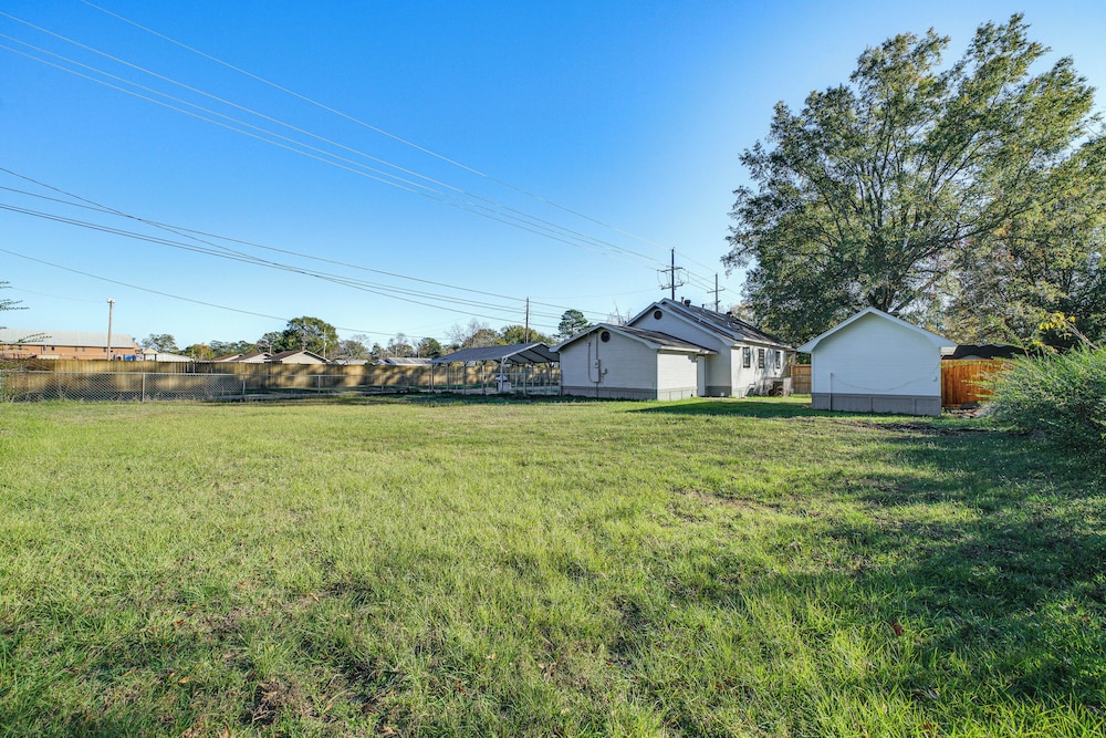 Updated Home 2 Mi to Downtown Texarkana!, photo 10