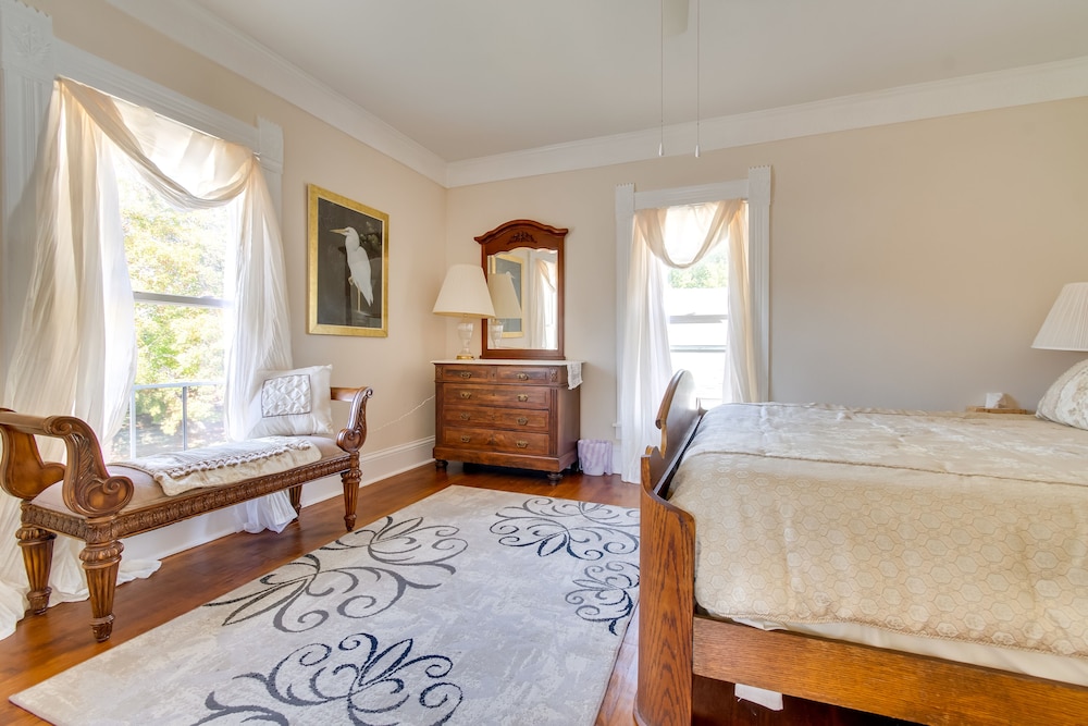 Historic Charleston Home < 1 Mi to University! view 3