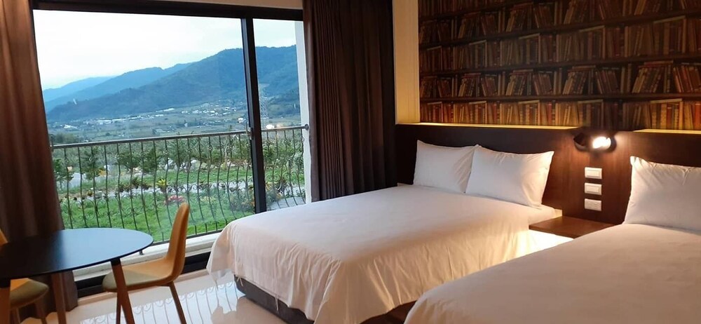 Chulu Manor Hotel view 2