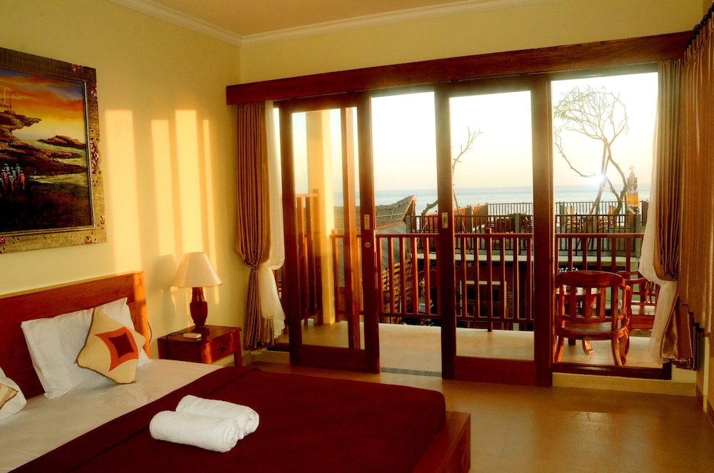 Amed Sunset Beach