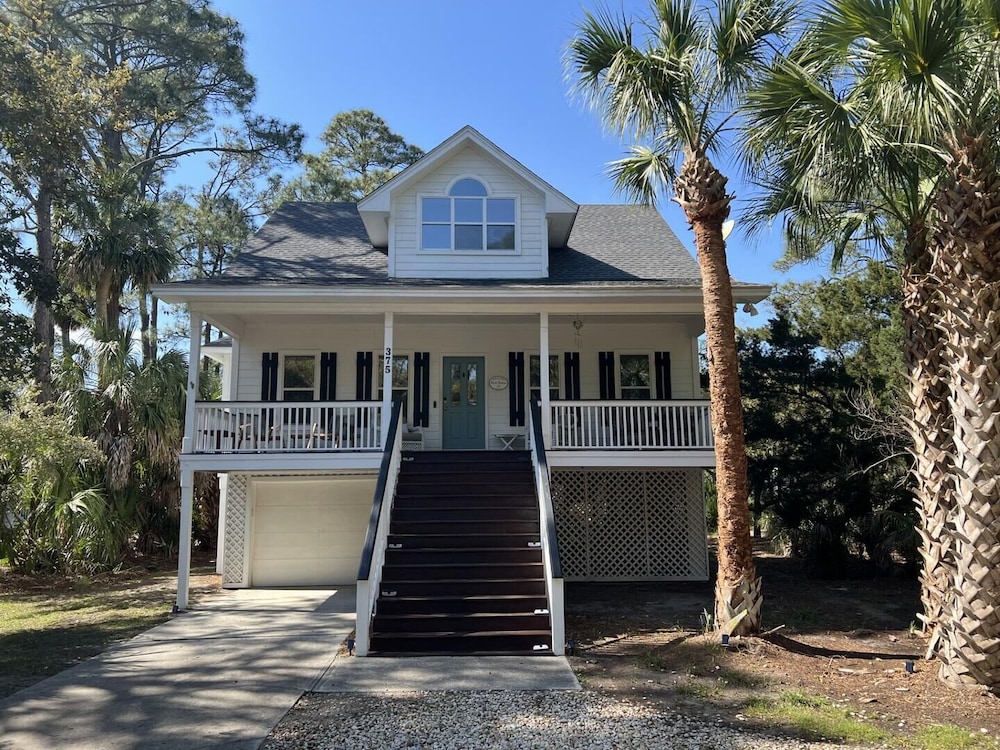 Beautifully Appointed 3-bed, 2.5-bath Home, Great Location Near Beach & Club