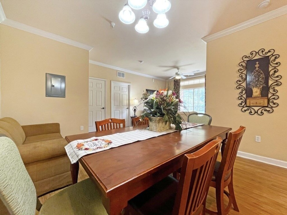 Tuscan Dream 2 Bedroom Condo by RedAwning view 4