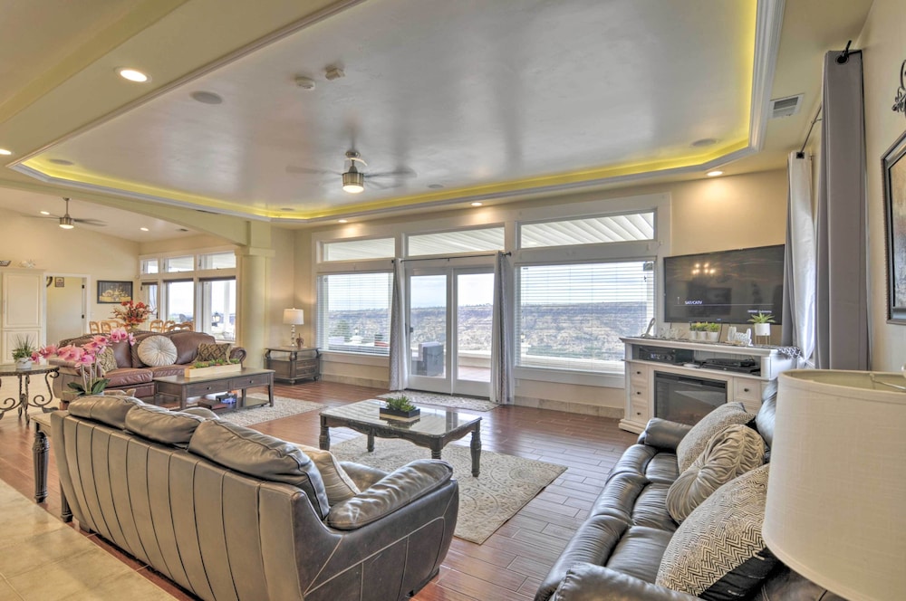 Chic Paradise Home w/ Terrace: 13 Mi to Wineries!