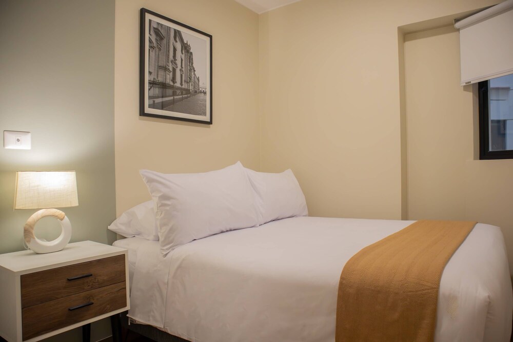 w Modern 2BR w Scenic Balcony Close to Kennedy Park