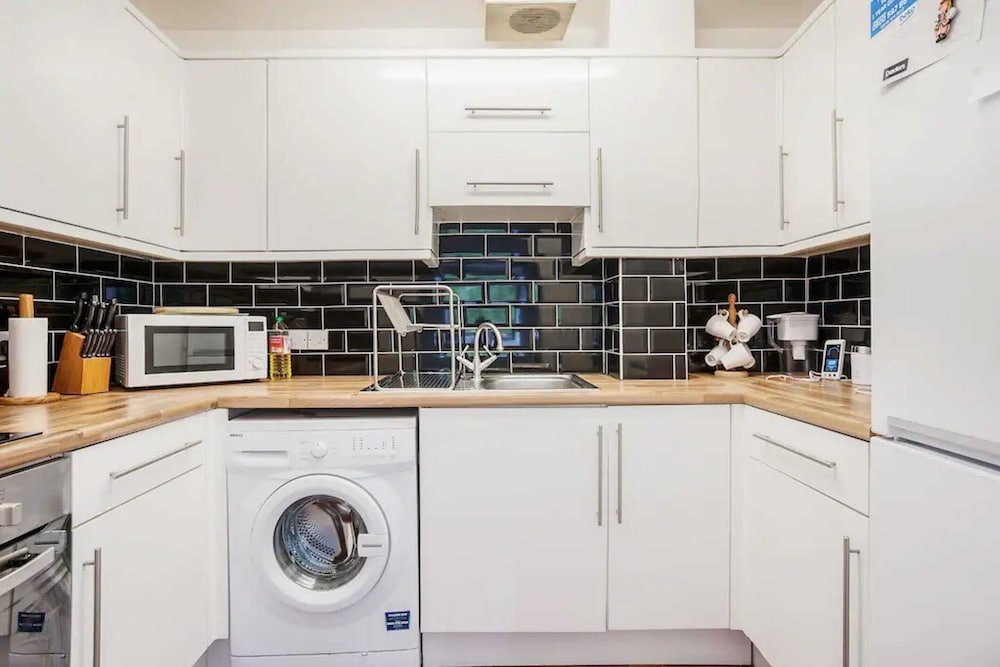 Modern and Homely 2 Bedroom by Canary Wharf