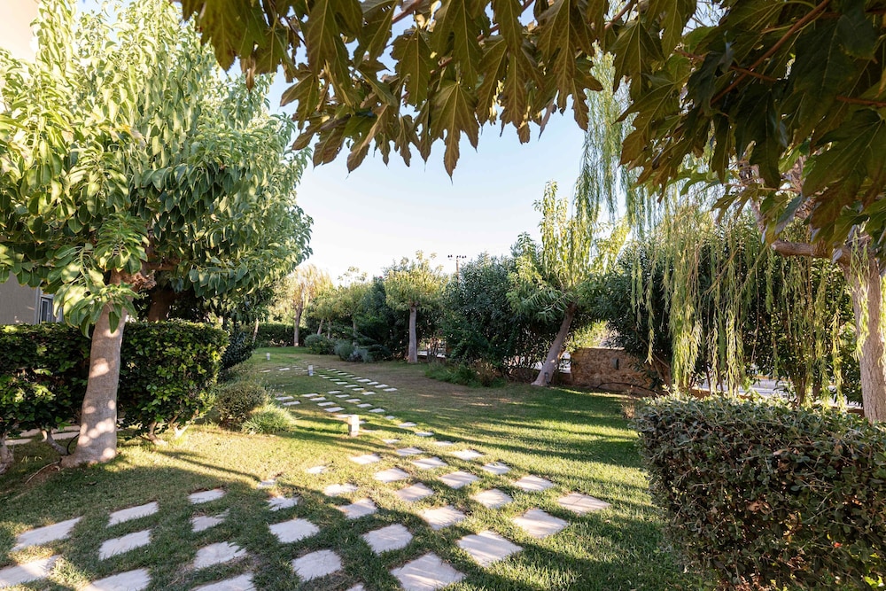 Mear Family Escape - Summer Cretan Getaway