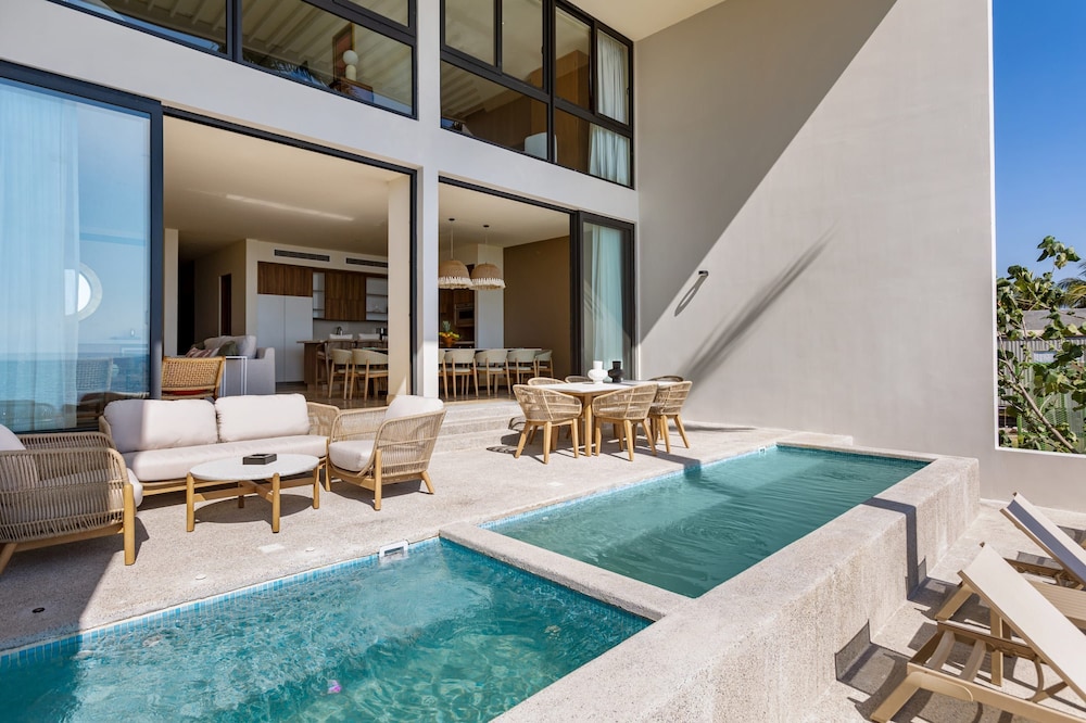 Modern Luxury W Resort Amenities Sleeps 16