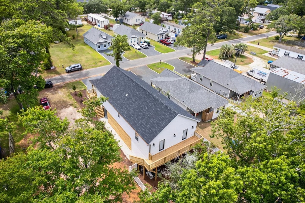 New Listing Luxury House 5 Min Walk to Beach
