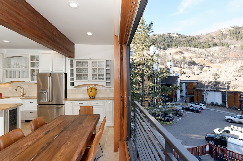 Durant Condominiums by Frias
