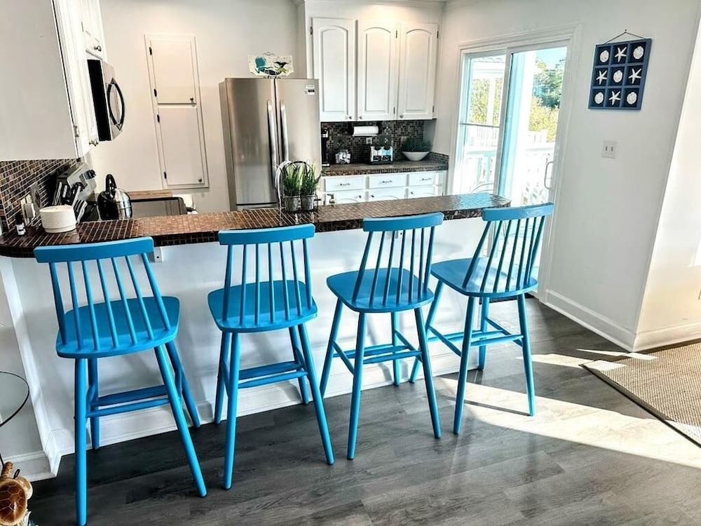 Ah' Frigate 3 Bedroom Home by RedAwning
