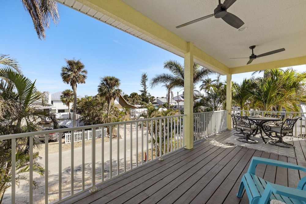 241 Oasis Pearl: 3br Pool Home! 3 Bedroom Home
