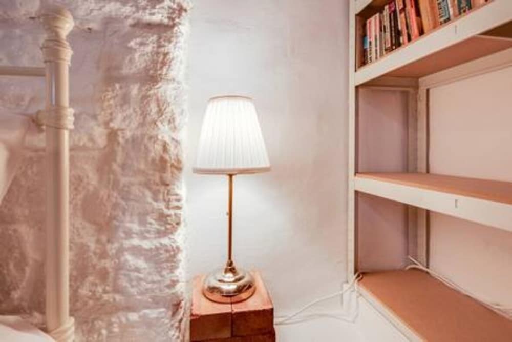 Basement Studio in Summertown With Kitchenette