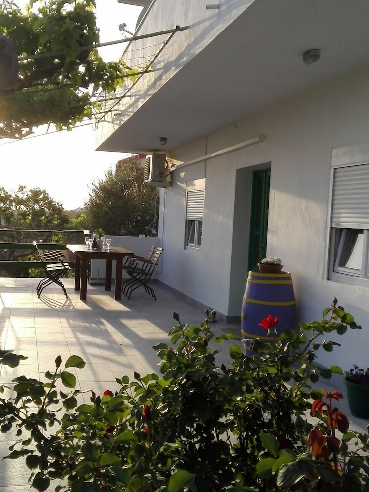 Markas - pet Friendly - A3 - Bella Vista 3 view 2