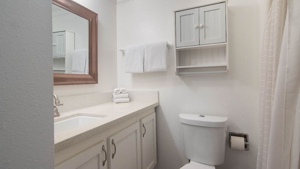 Top Floor - Direct Ocean Front View - Air-conditioned - Vrkcv