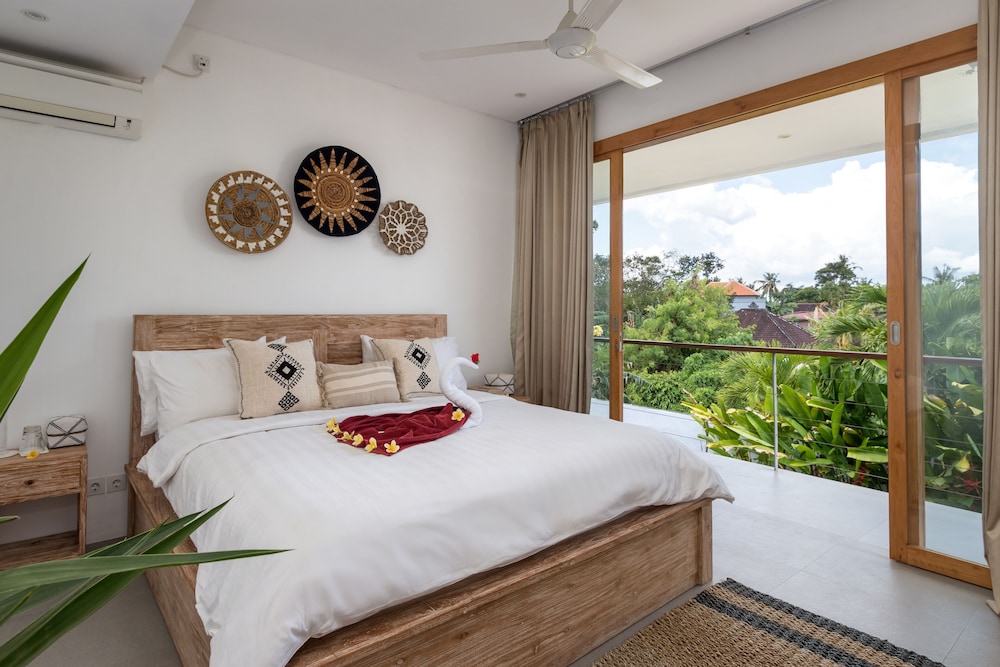 Beautiful Boho-chic 4br Tropical Villa in Pererenan Canggu