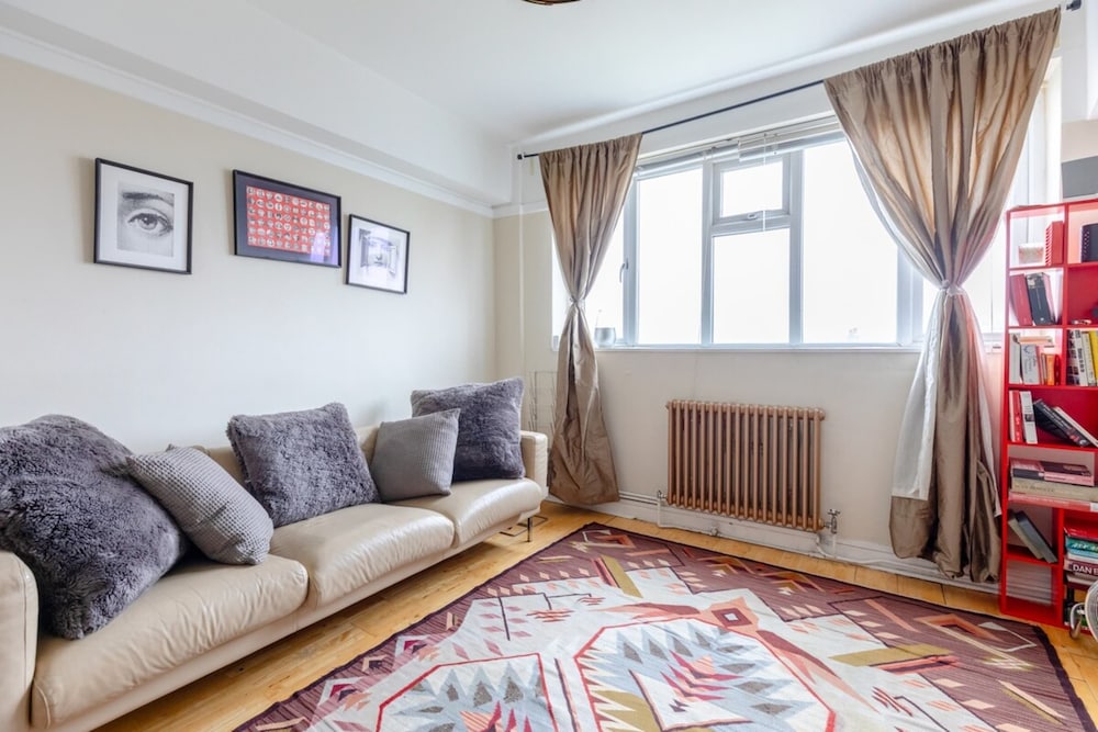 Well-connected 2BD Flat Near Clapham Brixton Hill