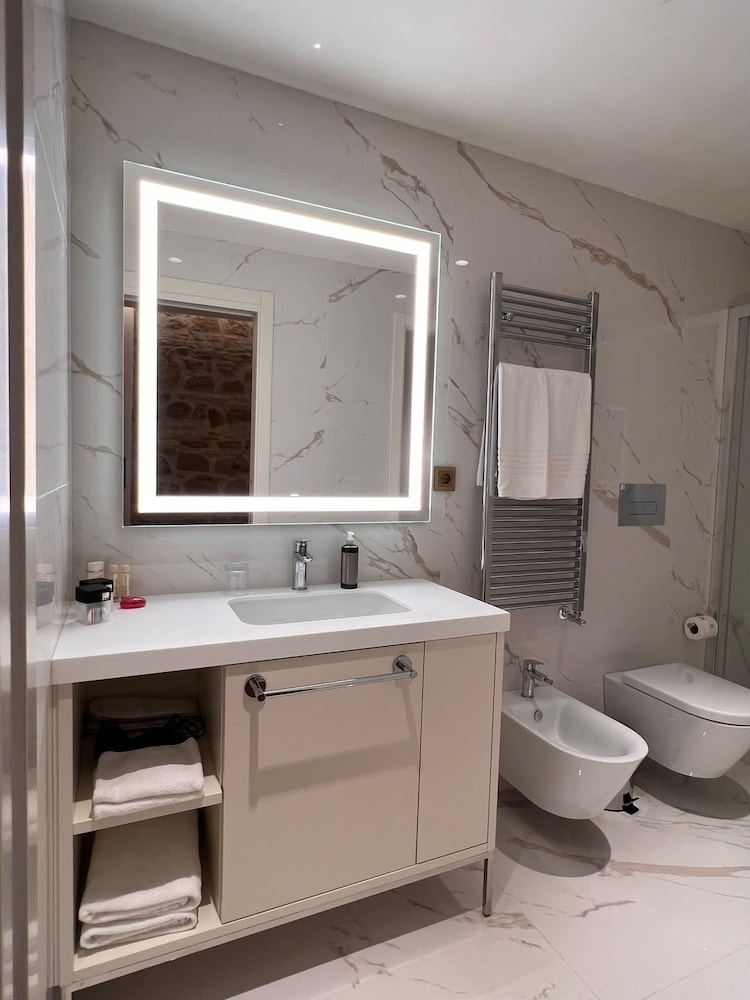 Martina Suites