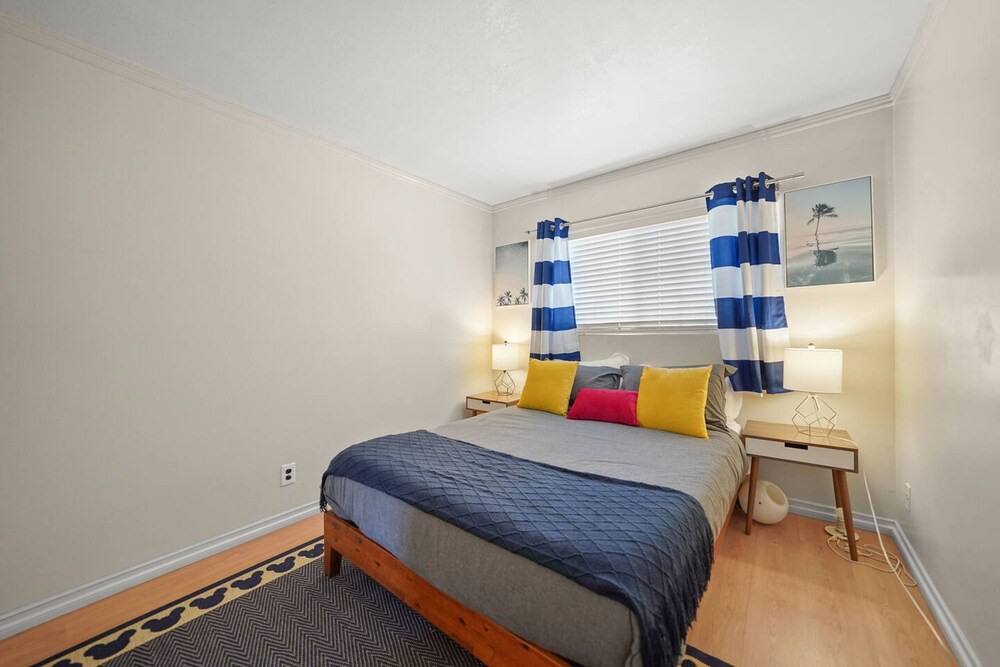 5 BR Jacuzzi 12 Mins to Disney Knotts