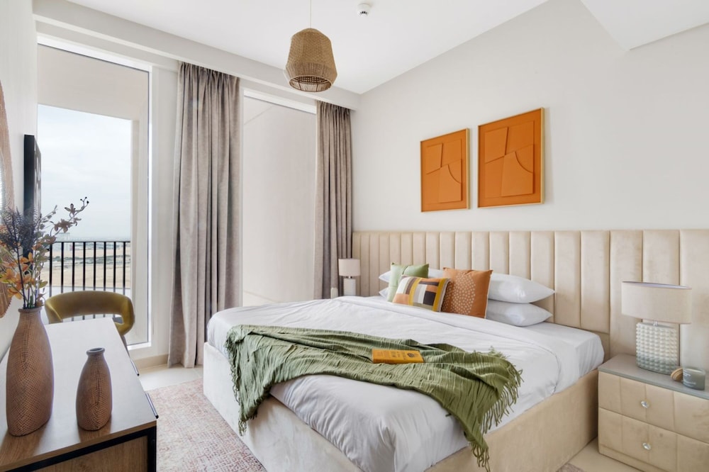 Luxury 2BR at Harbour Gate