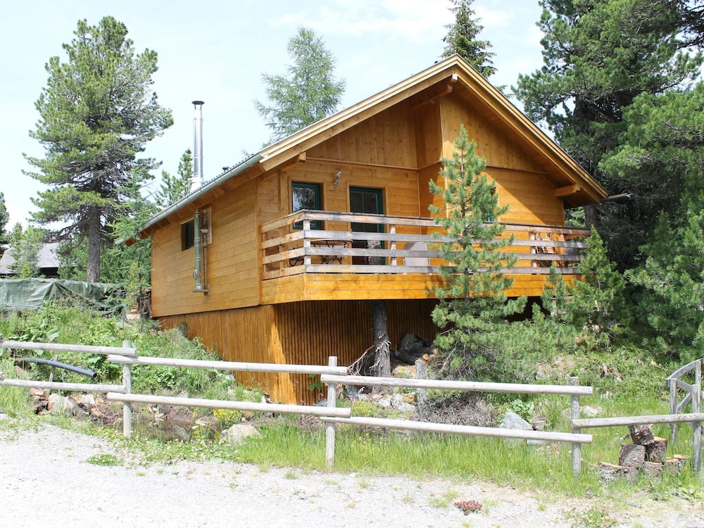 Sunlit Cabin With Jacuzzi in Turracherhohe