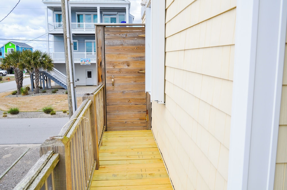 Sunflower Beach House by Topsail Realty