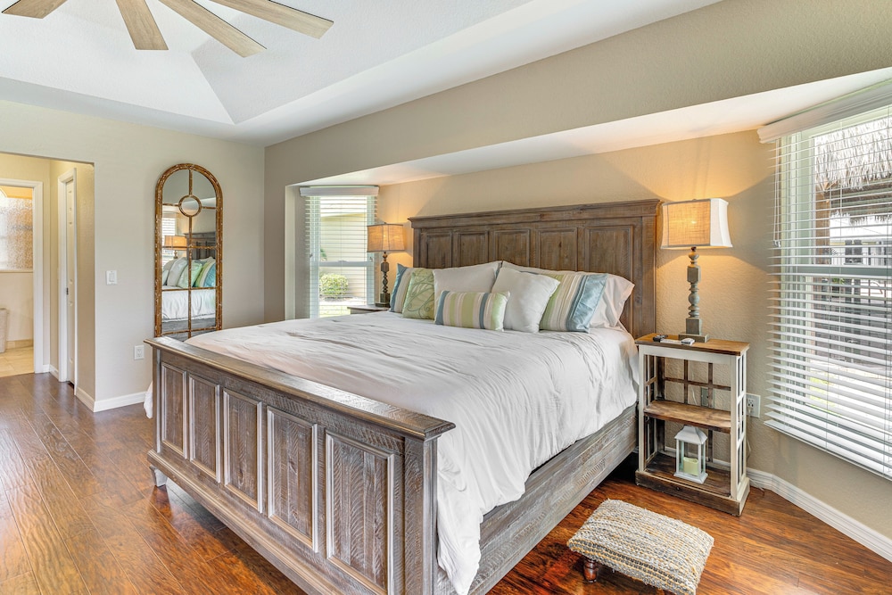 Heated Saltwater Pool & Dock: Port Charlotte Home