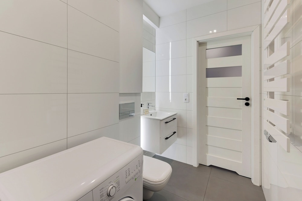 Aura - Riverside & Parking by Downtown Apartments