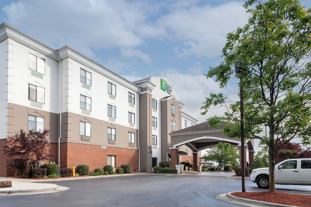 Roanoke Rapids Vacations - Holiday Inn Express  Suites Roanoke Rapids SE, an IHG Hotel - Property Image 29
