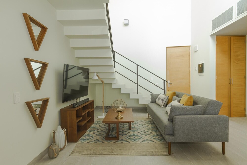 Entire Modern Apartment 2 min Walk to the Beach Private Rooftop Pool view 5