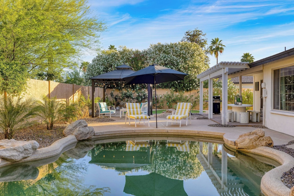 Sol Vista Private Oasis w/ Pool, Putting Green, and Prime Location
