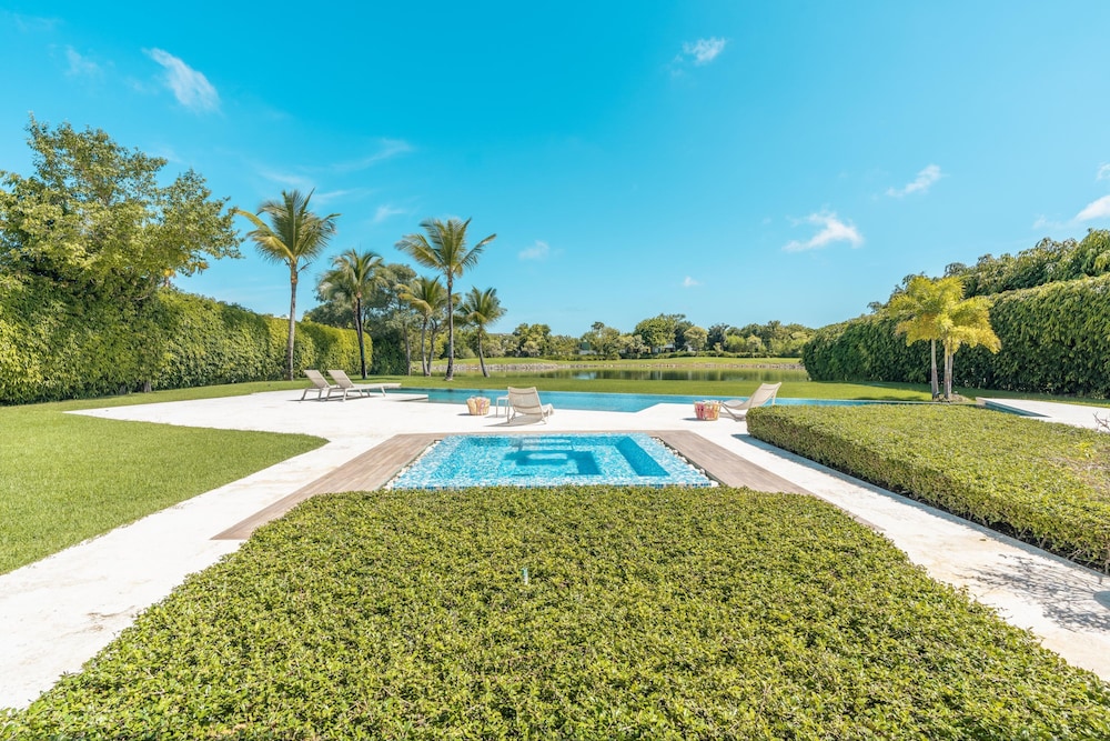 Peaceful 7BR Villa w Garden BBQ Patio view 2