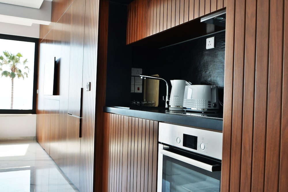 Phaedrus Living Seaview Luxury Marina Court 213 view 4