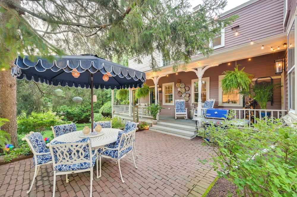 < 1 Mi to Dtwn Salem: Apt w/ Shared Patio & Yard!