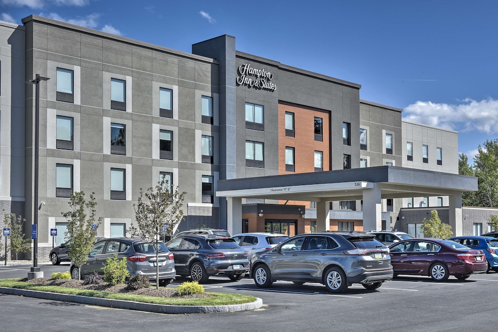 Hotel Hampton Inn & Suites Keene - Image 1