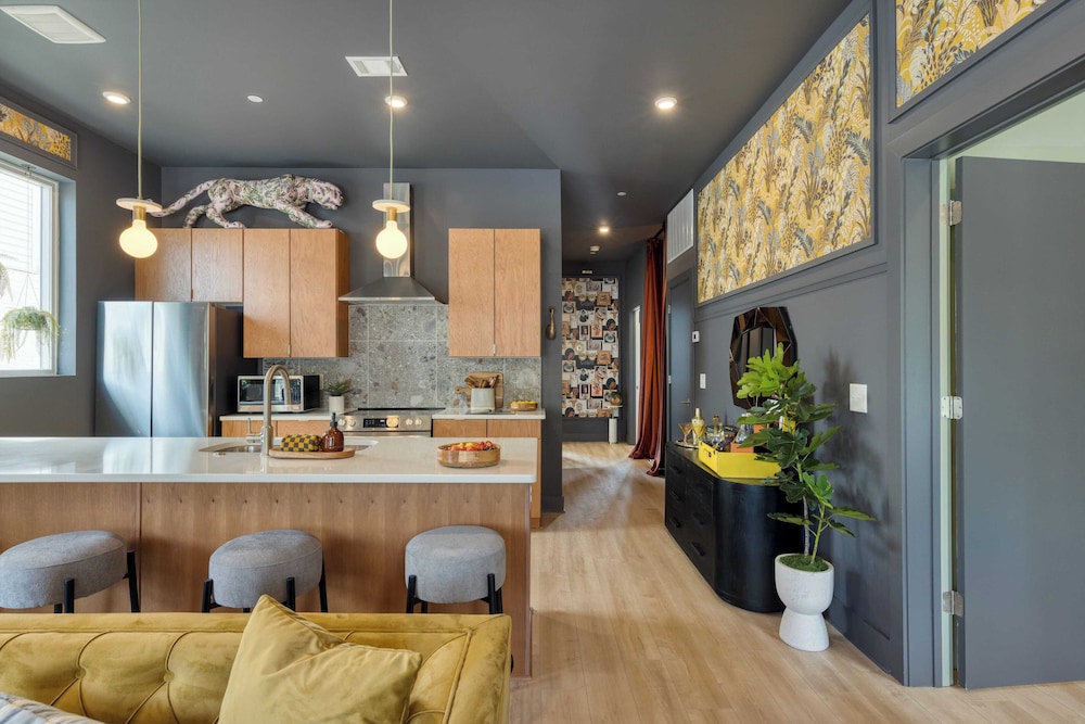 Sleeps 16 2 Homes Next Door + Walk to Dining & Music Lischey Loft & The Bloom House by Avantstay